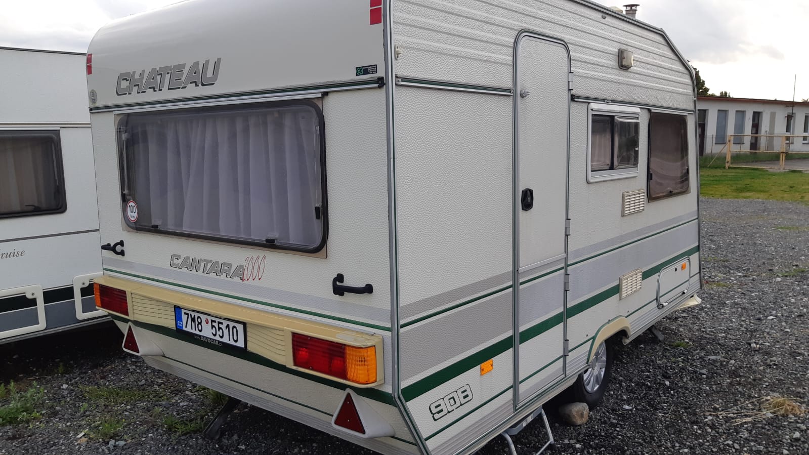 Karavan Chateau 380 - koupelna